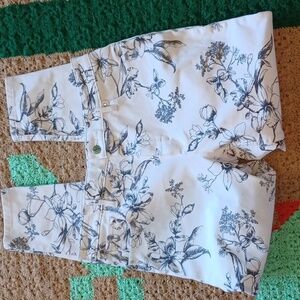 WHBM White & Black floral Pants, high rise skinny ankle, 27" Inseam, 17" Flat Ws